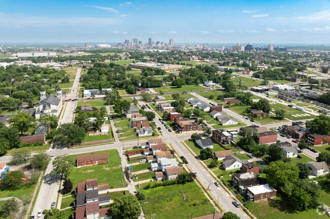 The Jeff-Vander-Lou neighborhood is located about 10 minutes from downtown St. Louis.