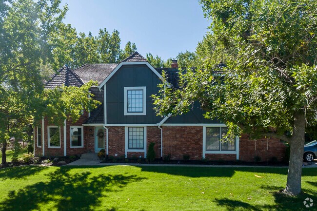 Spacious homes with modern design are common throughout the Chapel Ridge neighborhood.