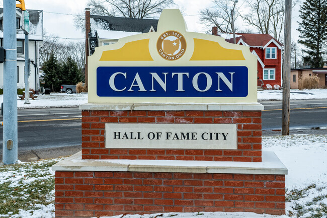 The Oak Place neighborhood is located in Canton, Ohio.