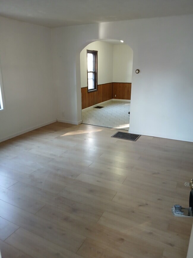 1112 W 14th St, Muncie, IN 47302 - photo 2