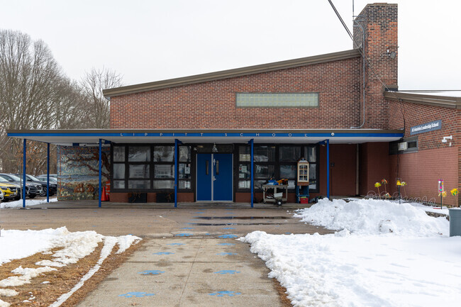 Front of Lippitt Elementary School in Warwick, Rhode Island.