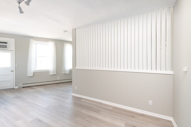 2266 S Kinnickinnic Ave unit 2, Milwaukee, WI 53207 - photo 6