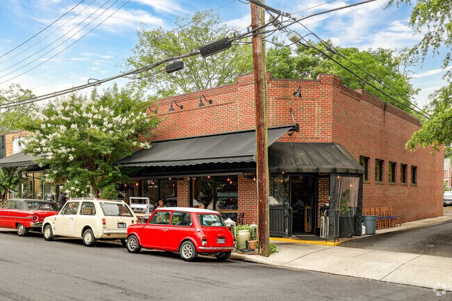 Stella’s restaurant is a neighborhood eatery located in Colonial Place.