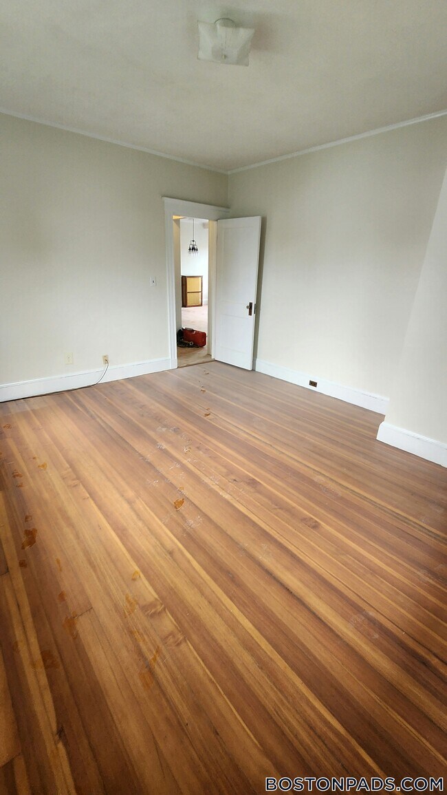 12 Eliot St, Medford, MA 02155 - photo 5