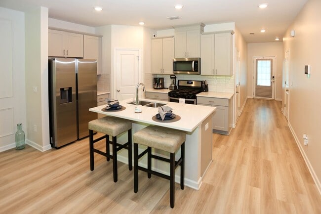 5682 Plain Field Ln, Lilburn, GA 30047 - photo 2