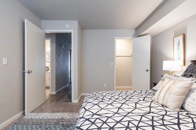 2BR, 1BA - 950SF