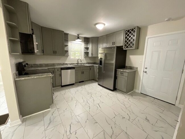 728 Gary Rd NW, Atlanta, GA 30318 - photo 4