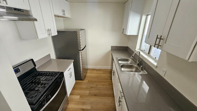 638 N W Knoll Dr unit 7, West Hollywood, CA 90069 - photo 7