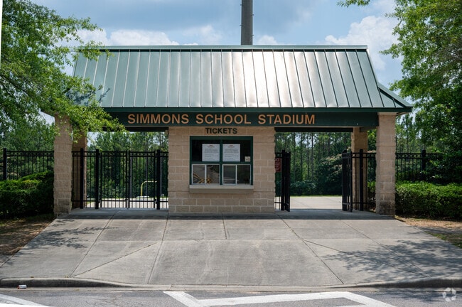 The student teacher ratio at Simmons Middle School is 14-1.