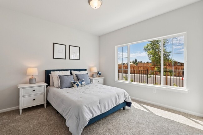 17-web-or-mls-St Edwards Wy-L1408-017.jpg