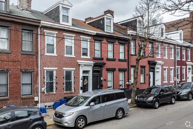 Townhouses line the blocks of the back streets in Bluff.