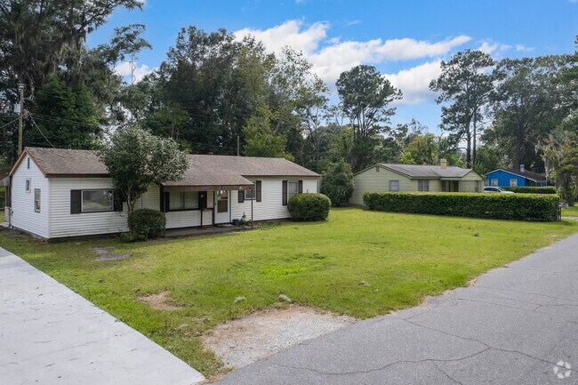 Skyland Terrace-Greenway Park homes boast distinctive paint schemes.