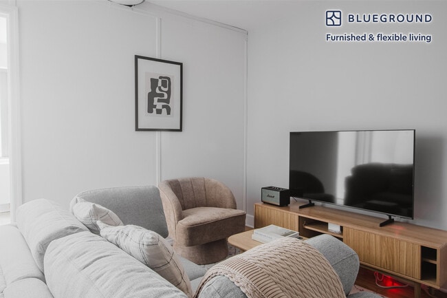 301 E 47th St unit FL6-ID1737, New York, NY 10017 - photo 2