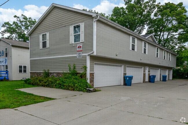 Multifamily complexes are prevalent within the Knollwood neighborhood.