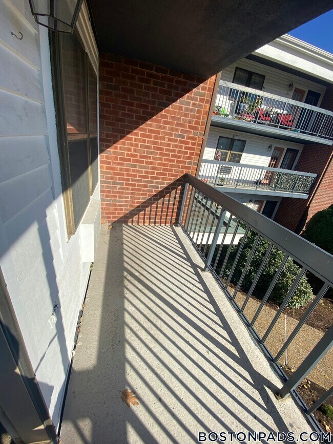 757 Highland Ave Unit 219N, Needham, MA 02494