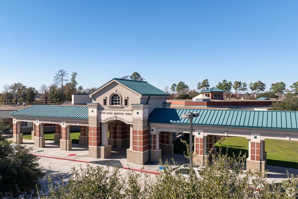 McNabb Elementary School received a B- grade from Niche.