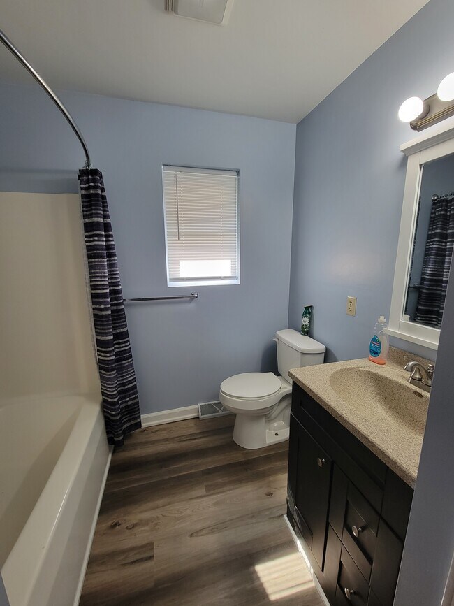 757 W 8th St unit . 1, Dubuque, IA 52001 - photo 5