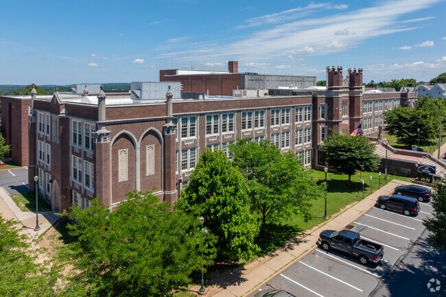 Hazleton Elementary/Middle School  provides surrounding parking areas for easy drop-offs.