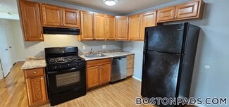 18 Belmont St Unit 12, Lowell, MA 01851