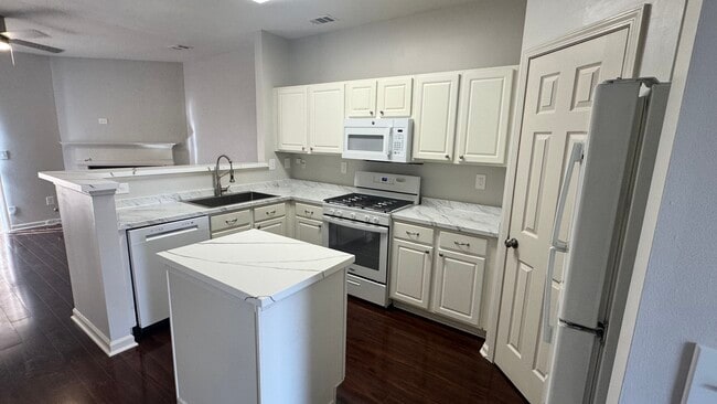 3385 Hidden Cove Cir, Norcross, GA 30092 - photo 3