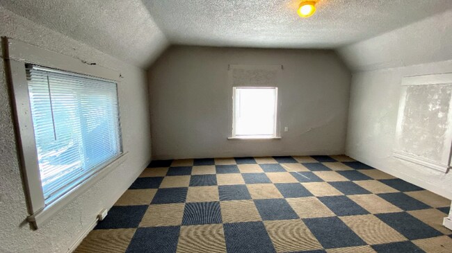 553 Shamrock St SW unit 2, Grand Rapids, MI 49503 - photo 4