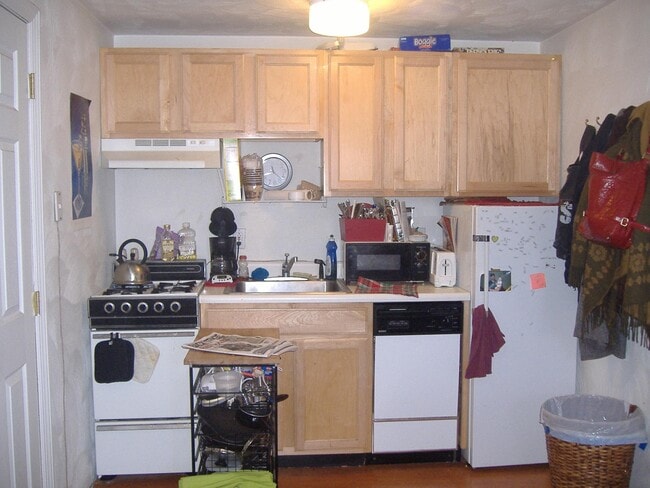 5819 Bartlett St unit 8, Pittsburgh, PA 15217 - photo 6