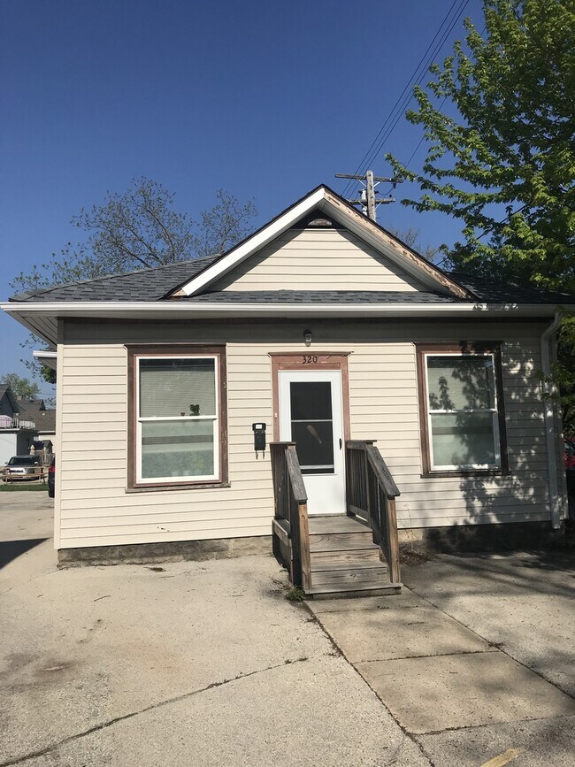 316 Maple Ave Unit 320 Maple Back House, Waukesha, WI 53186