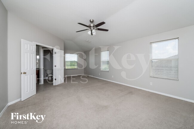 10748 Pictorial Park Dr, Tampa, FL 33647 - photo 6