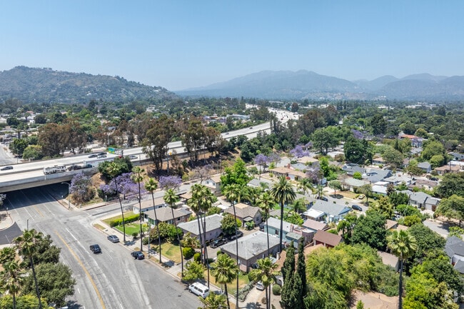 Highway 201 runs through Muir Heights, providing fast and easy commute.