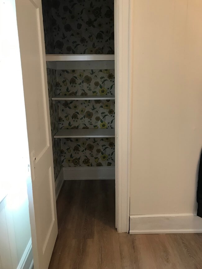 121 Washington Ave unit Efficiency Apartment, Mineola, NY 11501 - photo 5