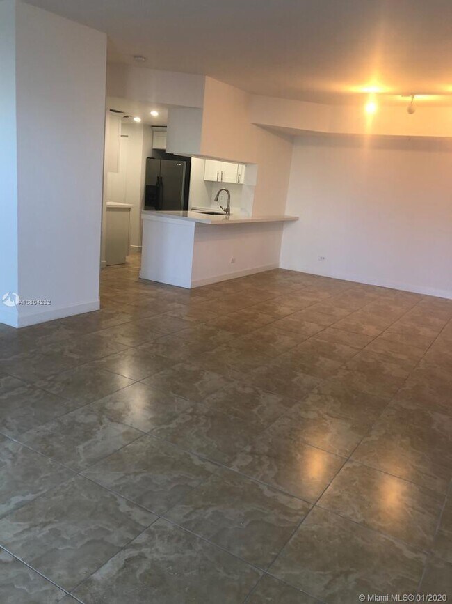 Courvoisier Courts unit 1711, Miami, FL 33131 - photo 4