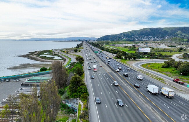 Highway 101 is located right next to Ray Park.