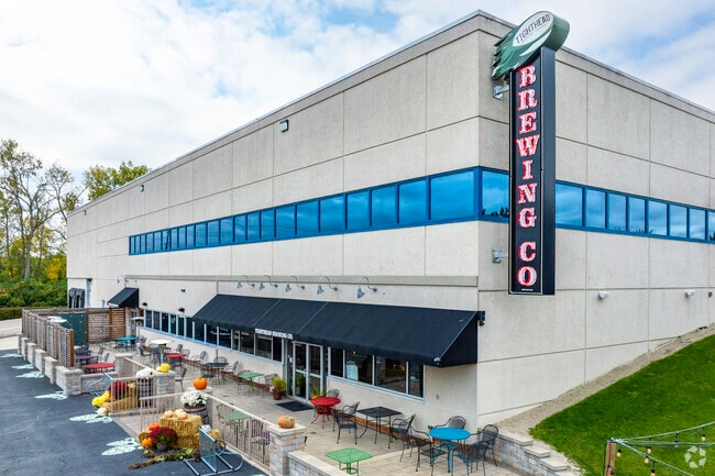 Grab a cold craft brewed beer at Tighthead Brewing, which is a short ways from Cambridge Chase.