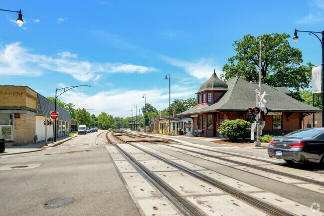 The train tracks run throughout the Beverly neighborhood.
