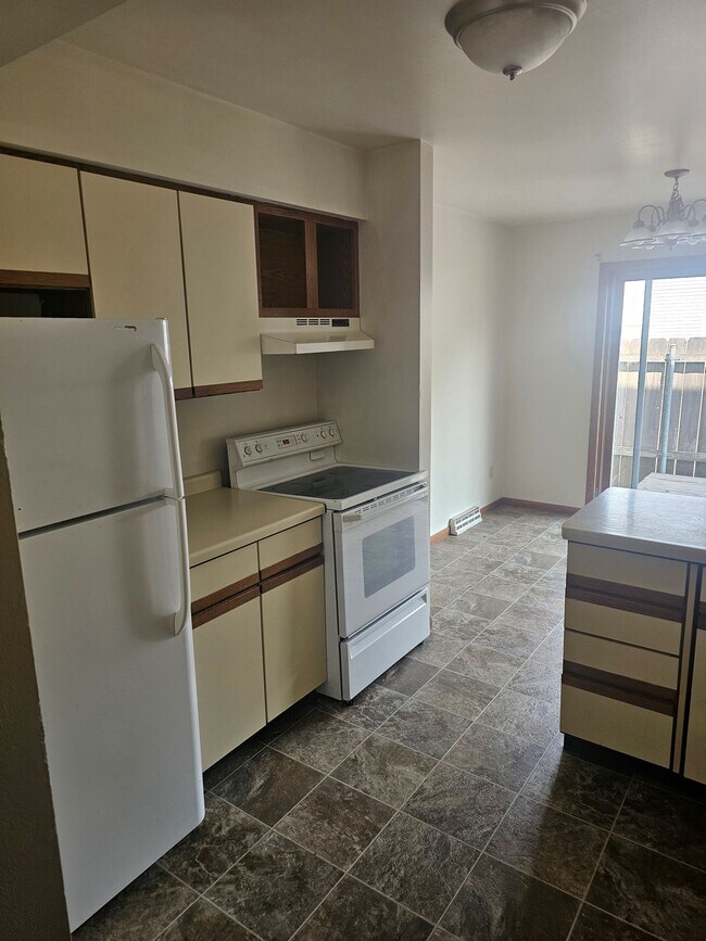 741 Aspen Ave, Verona, WI 53593 - photo 3