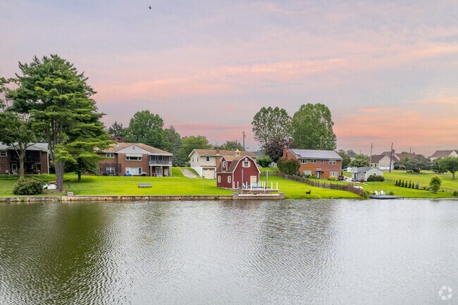 Woolwich Township includes some beautiful waterfront homes along Lake Narraticon.