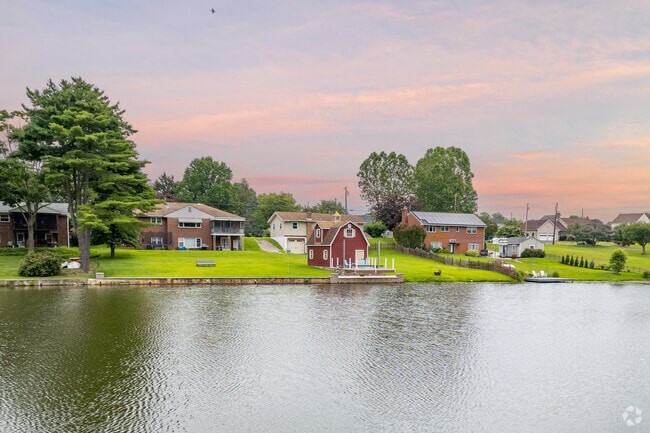 Woolwich Township includes some beautiful waterfront homes along Lake Narraticon.