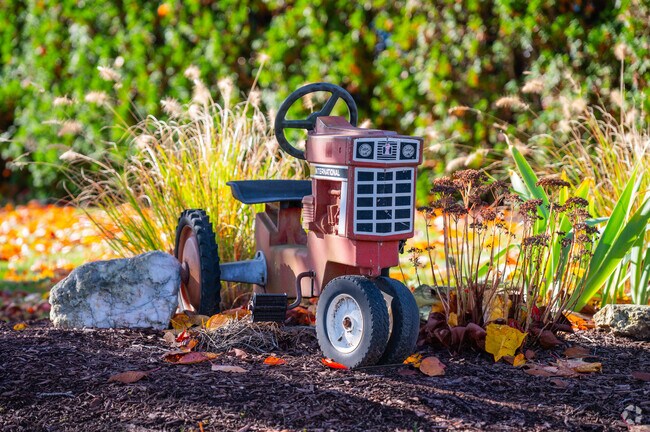 Small tractor lawn ornaments dot the smaller neighborhoods throughout Sconticut Neck.