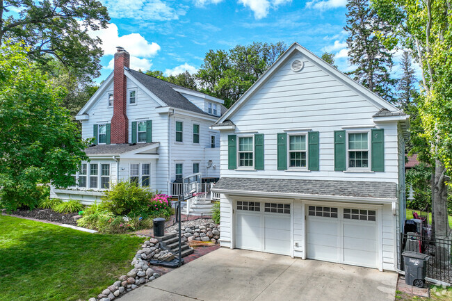 Two story homes are common in the Hawthorne neighborhood.
