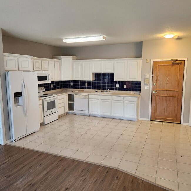 1335 SE Florence Dr unit 302, Waukee, IA 50263 - photo 5