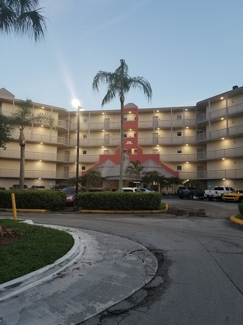 8290 Lake Dr Unit 115, Doral, FL 33166