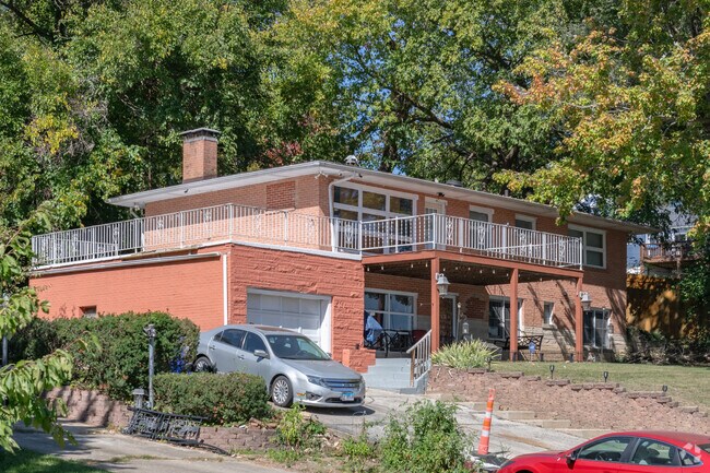 Lakeview boasts lakeview homes with quite large balconies and windows to watch the water from.