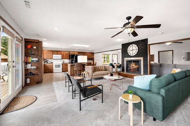 8383 S Lakeshore Dr unit ID1221807P, Rogers, AR 72756 - photo 2