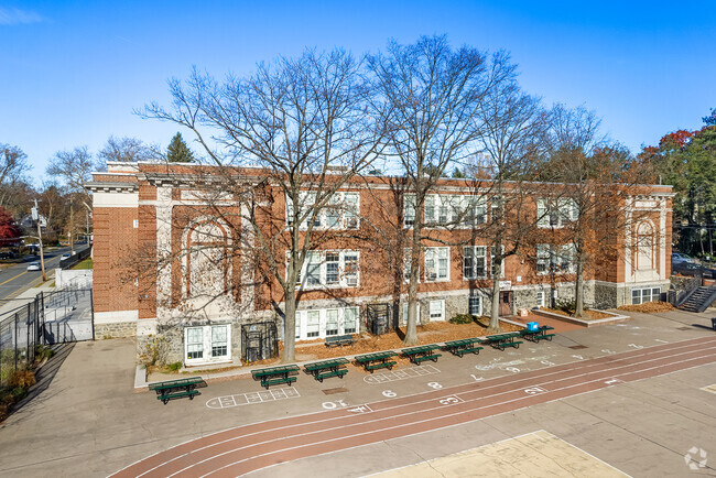 Murray Avenue School in Larchmont serves students in grades Kindergarten through 5th.