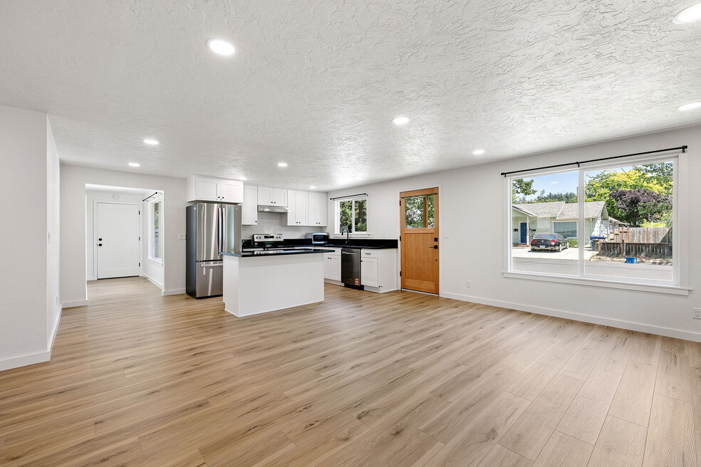 2438 Potter St, Eugene, OR 97405 - photo 1