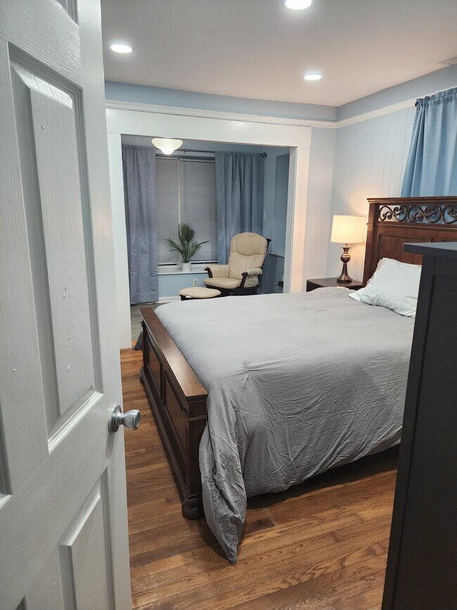 200 N Fourth St unit 200 A, Hampton, VA 23664 - photo 2