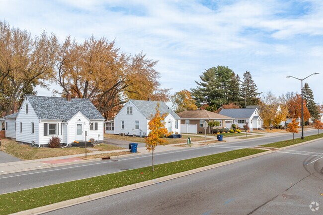 Homes line Thomas Street, a major thoroughfare of Southwest Jones.