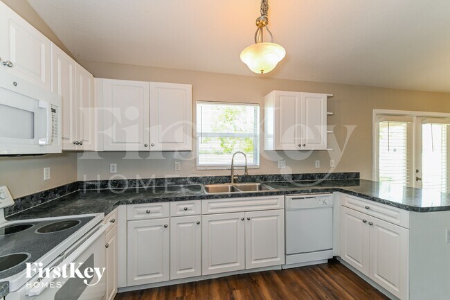 904 NW 8th Place, Cape Coral, FL 33993 - photo 7