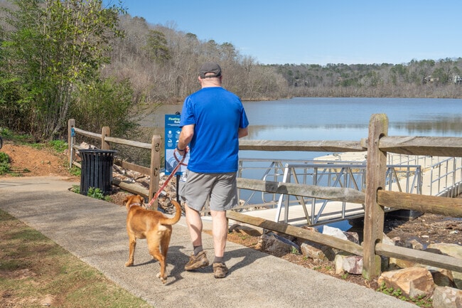 Adjacent to the Chattahoochee River, Mount Vernon Woods offers residents convenient access for maritime activities.