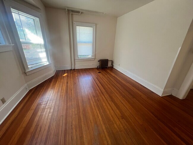 928 Spaight St unit 3, Madison, WI 53703 - photo 5
